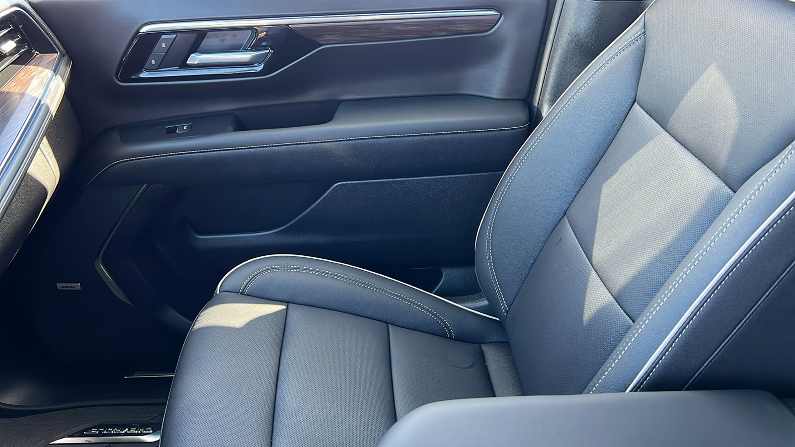 New 2026 Chevrolet Suburban Premier w/ Sun And Tow Package image 24