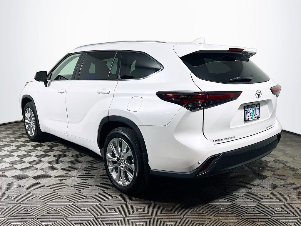 Certified 2025 Toyota Highlander Limited AWD/4WD image 6