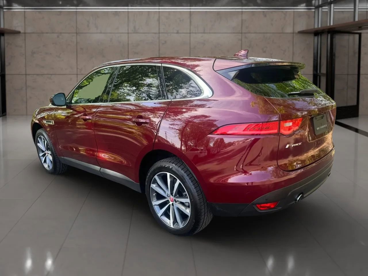 Used 2017 Jaguar F-PACE Prestige image 3