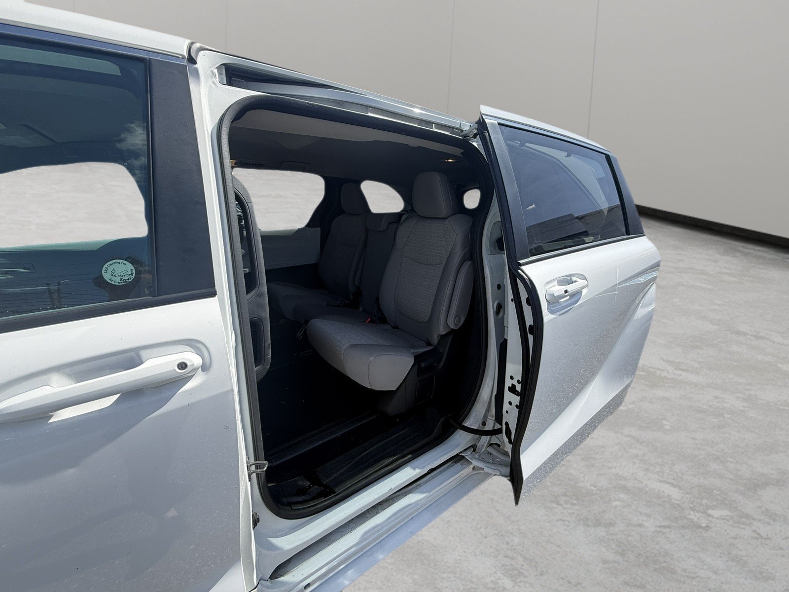 Used 2025 Toyota Sienna LE FWD image 22