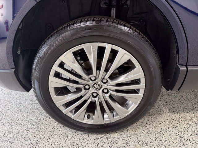 Used 2024 Toyota Venza Limited AWD/4WD image 34