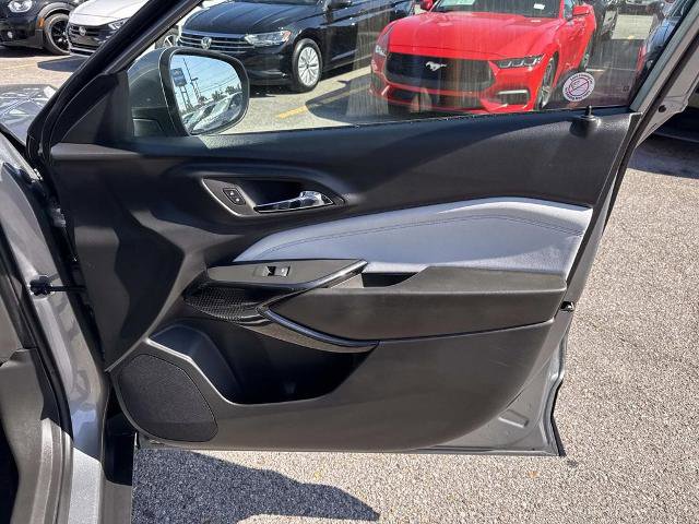 Used 2025 Chevrolet Trax LT w/ LT Convenience Package FWD image 14