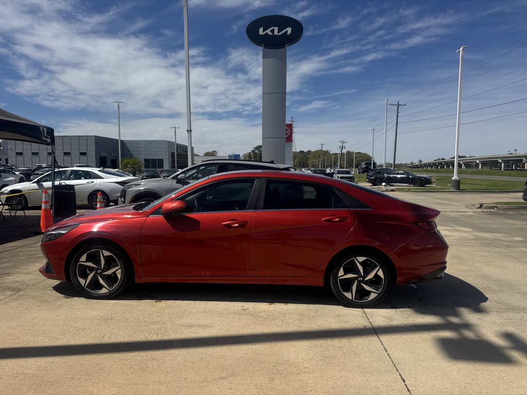 Used 2022 Hyundai Elantra Limited w/ Cargo Package image 20