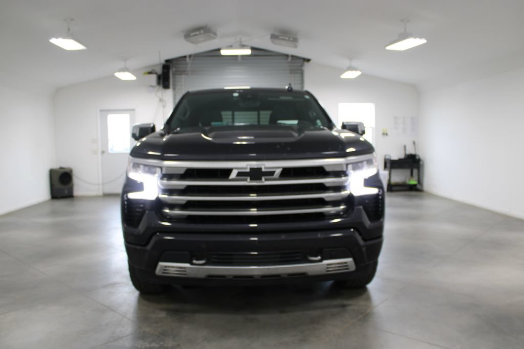 Used 2023 Chevrolet Silverado 1500 High Country w/ Technology Package AWD/4WD image 3
