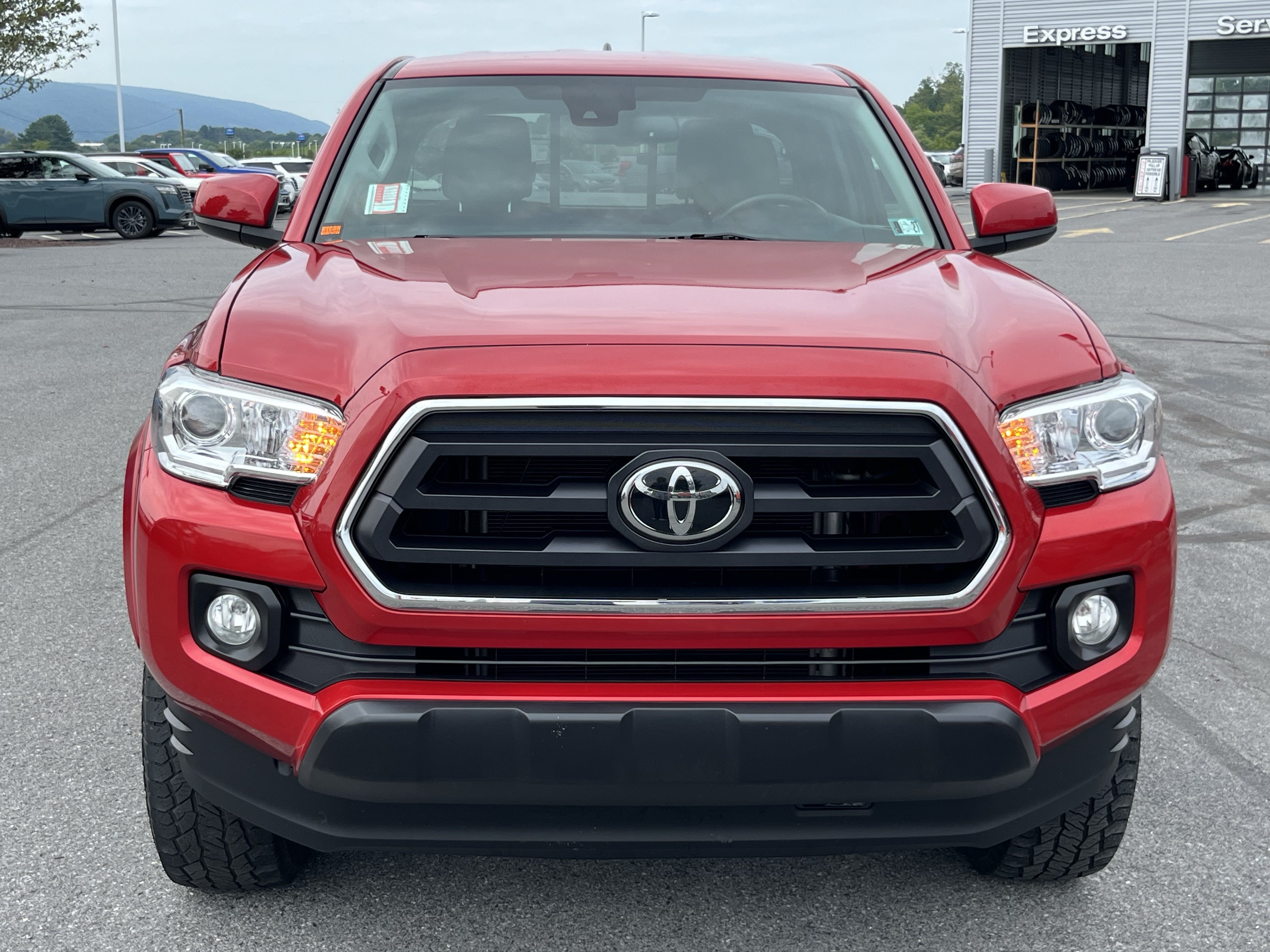 Used 2022 Toyota Tacoma SR5 AWD/4WD image 11