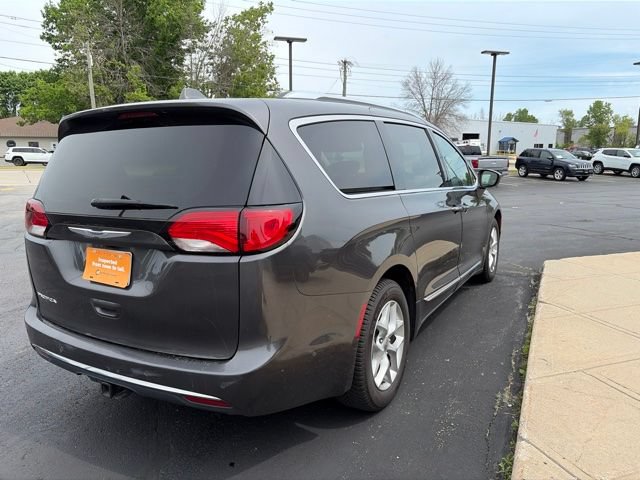 Used 2019 Chrysler Pacifica Touring-L Plus FWD image 12
