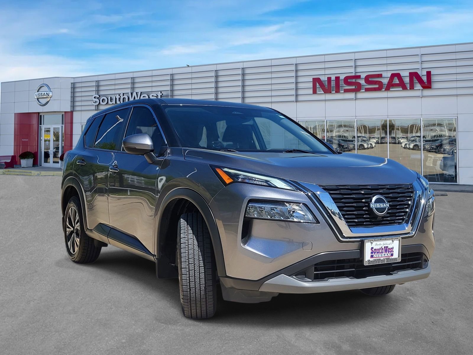 Used 2023 Nissan Rogue SV image 4