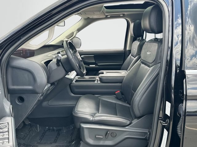 Used 2025 Ford Expedition Platinum AWD/4WD image 16