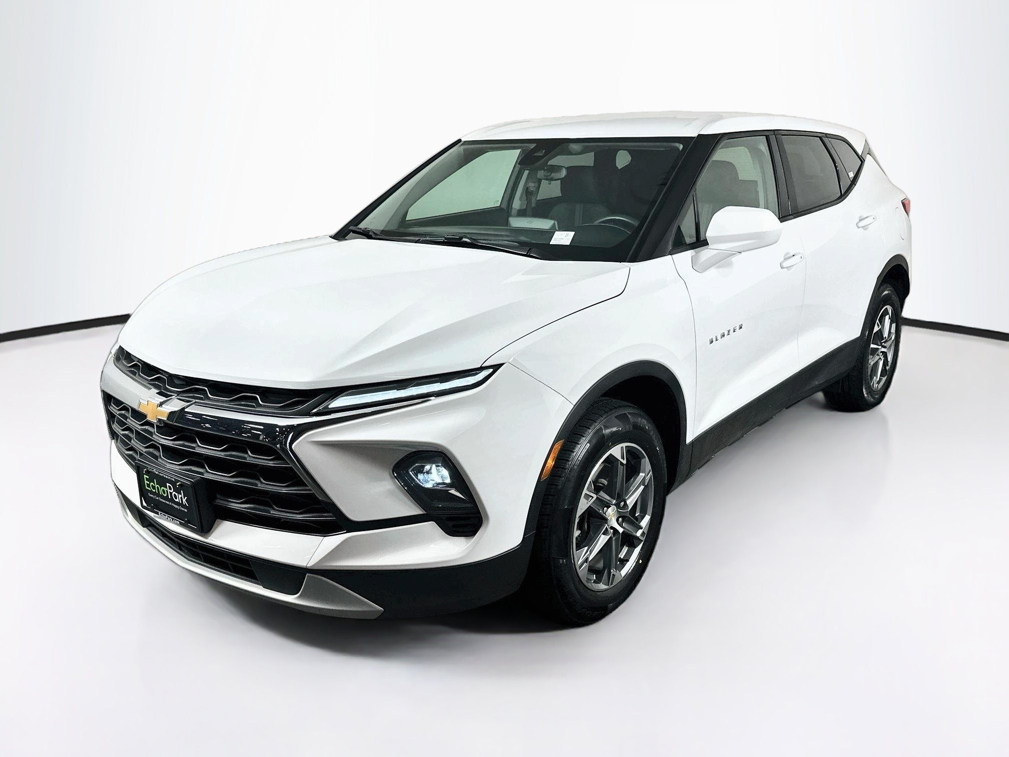 Used 2025 Chevrolet Blazer LT FWD image 3