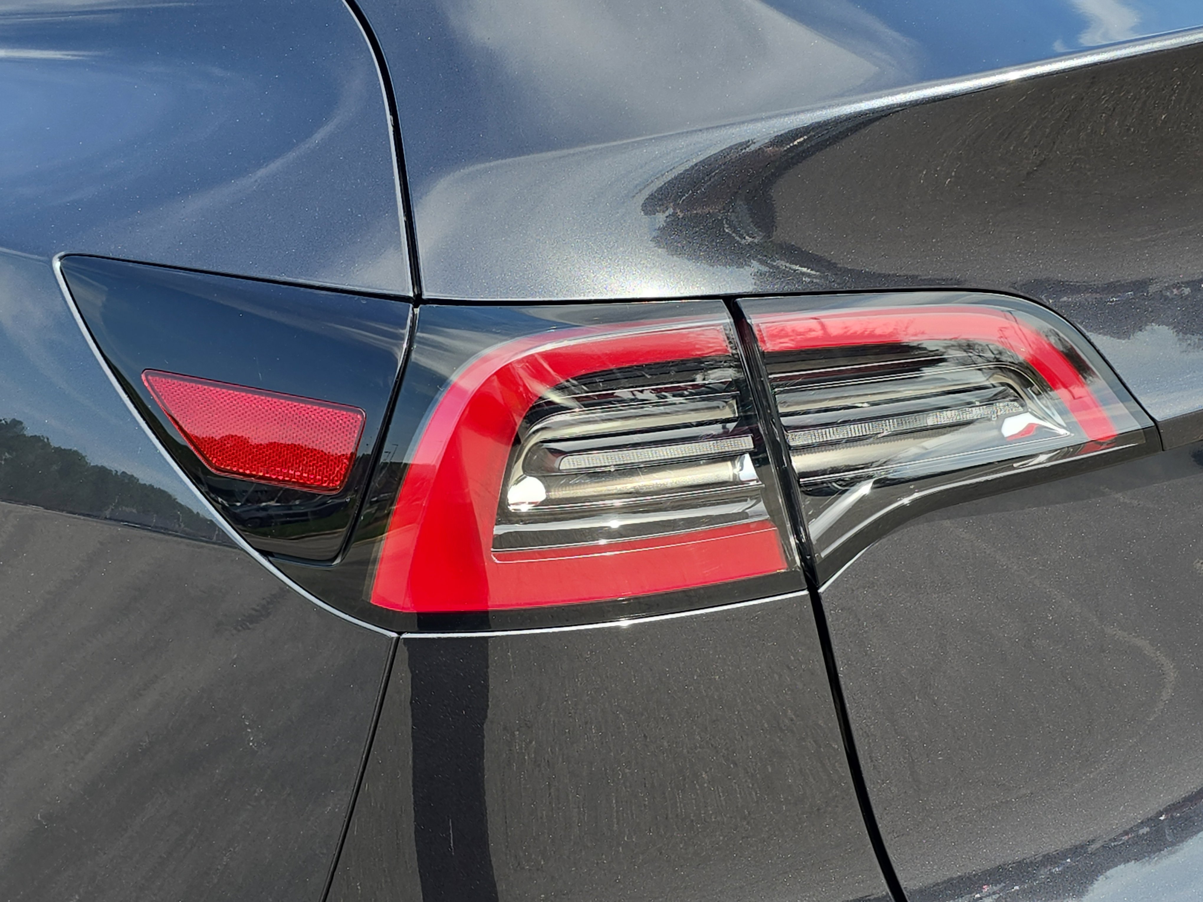 Used 2025 Tesla Model Y Long Range image 33