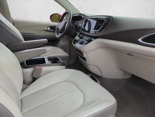 Used 2017 Chrysler Pacifica Touring-L Plus w/ Tire & Wheel Group image 12