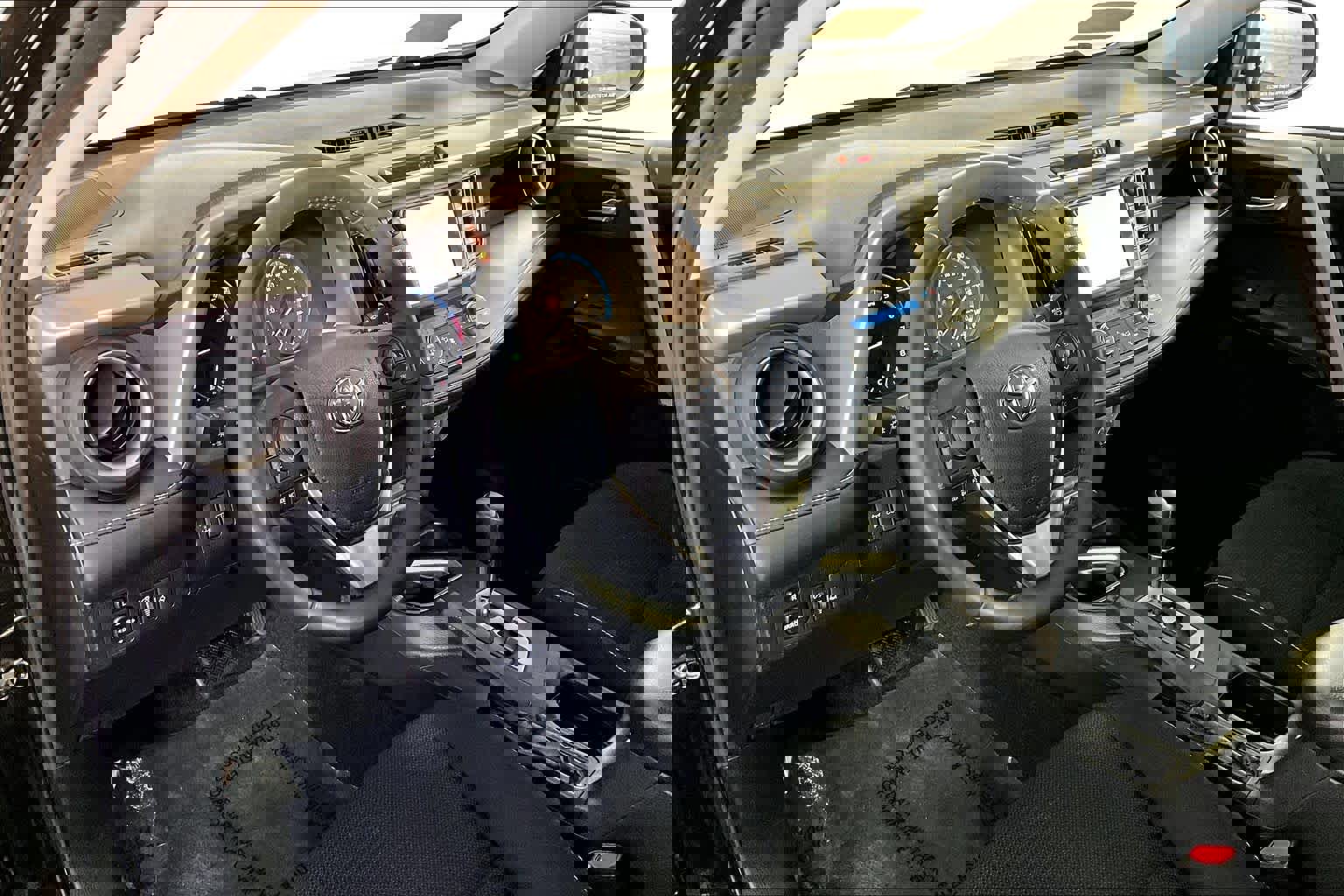 Used 2017 Toyota RAV4 XLE image 17