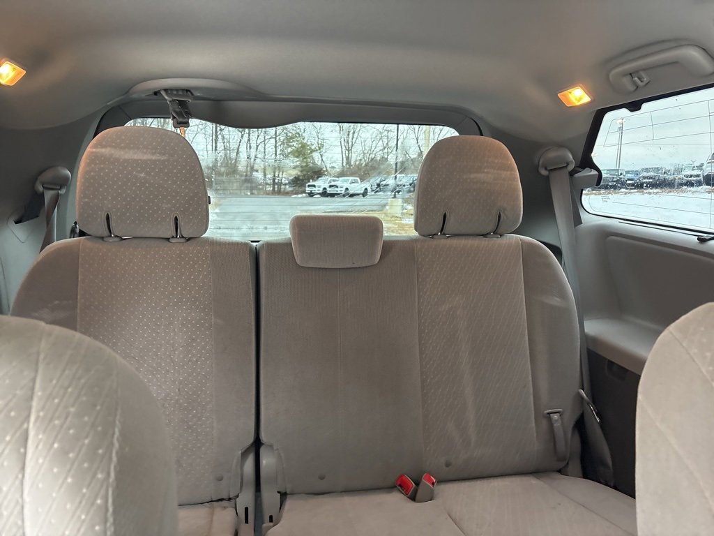 Used 2018 Toyota Sienna LE image 12