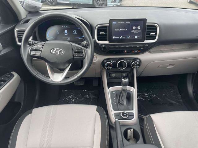 Certified 2024 Hyundai Venue SEL FWD image 10