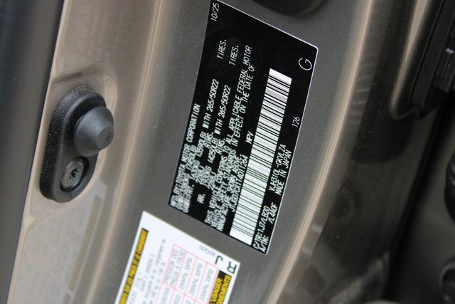 Used 2026 Lexus LX 700h Luxury image 31