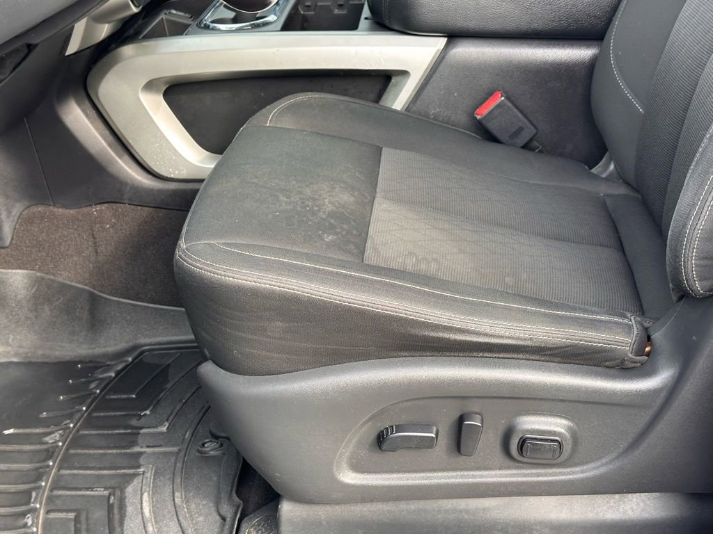 Used 2018 Nissan Titan SV w/ SV Convenience Package image 15