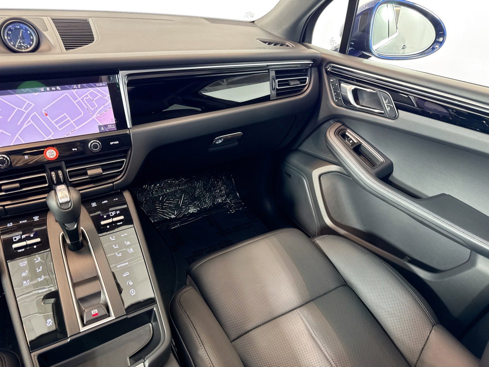 Certified 2026 Porsche Macan AWD/4WD image 22