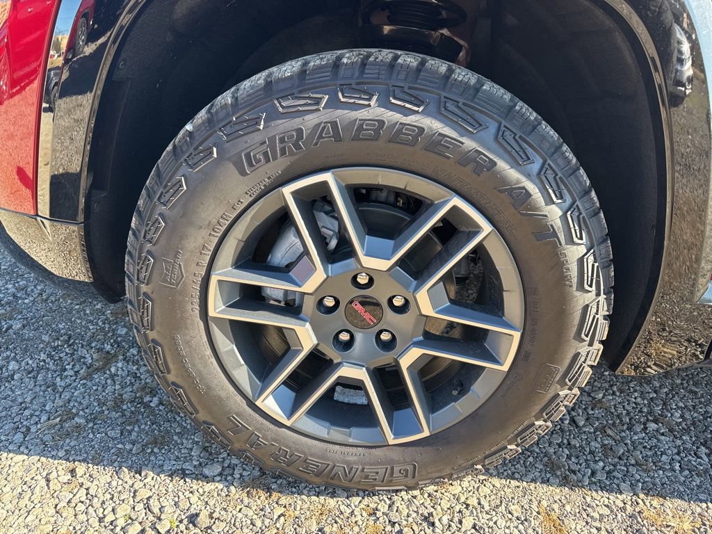 New 2026 GMC Terrain AT4 w/ LPO, Black Badging Package image 32