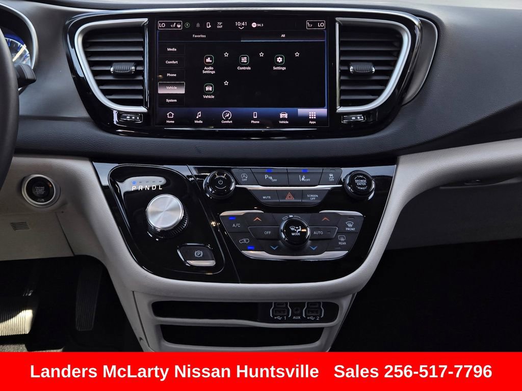 Used 2023 Chrysler Pacifica Touring-L FWD image 20