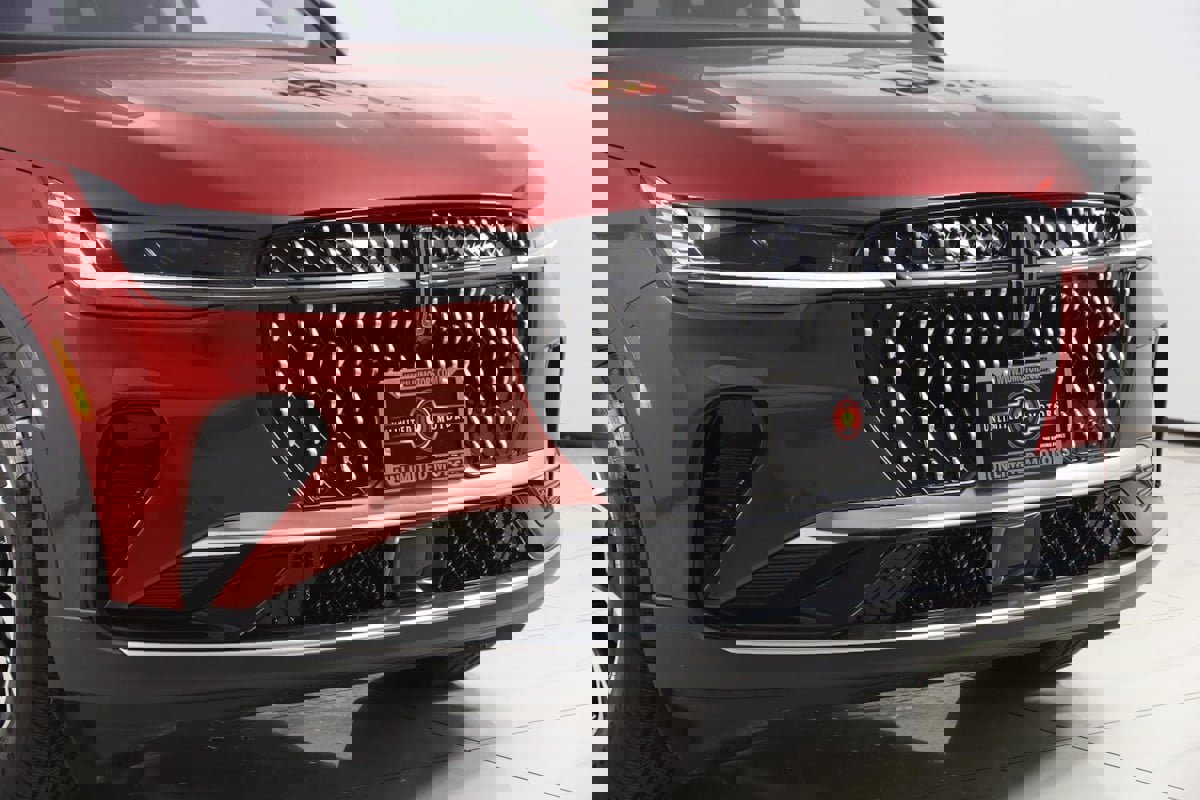 Used 2025 Lincoln Nautilus Premier image 44