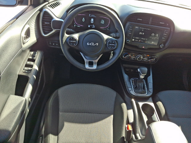 Used 2023 Kia Soul LX w/ LX Technology Package FWD image 11