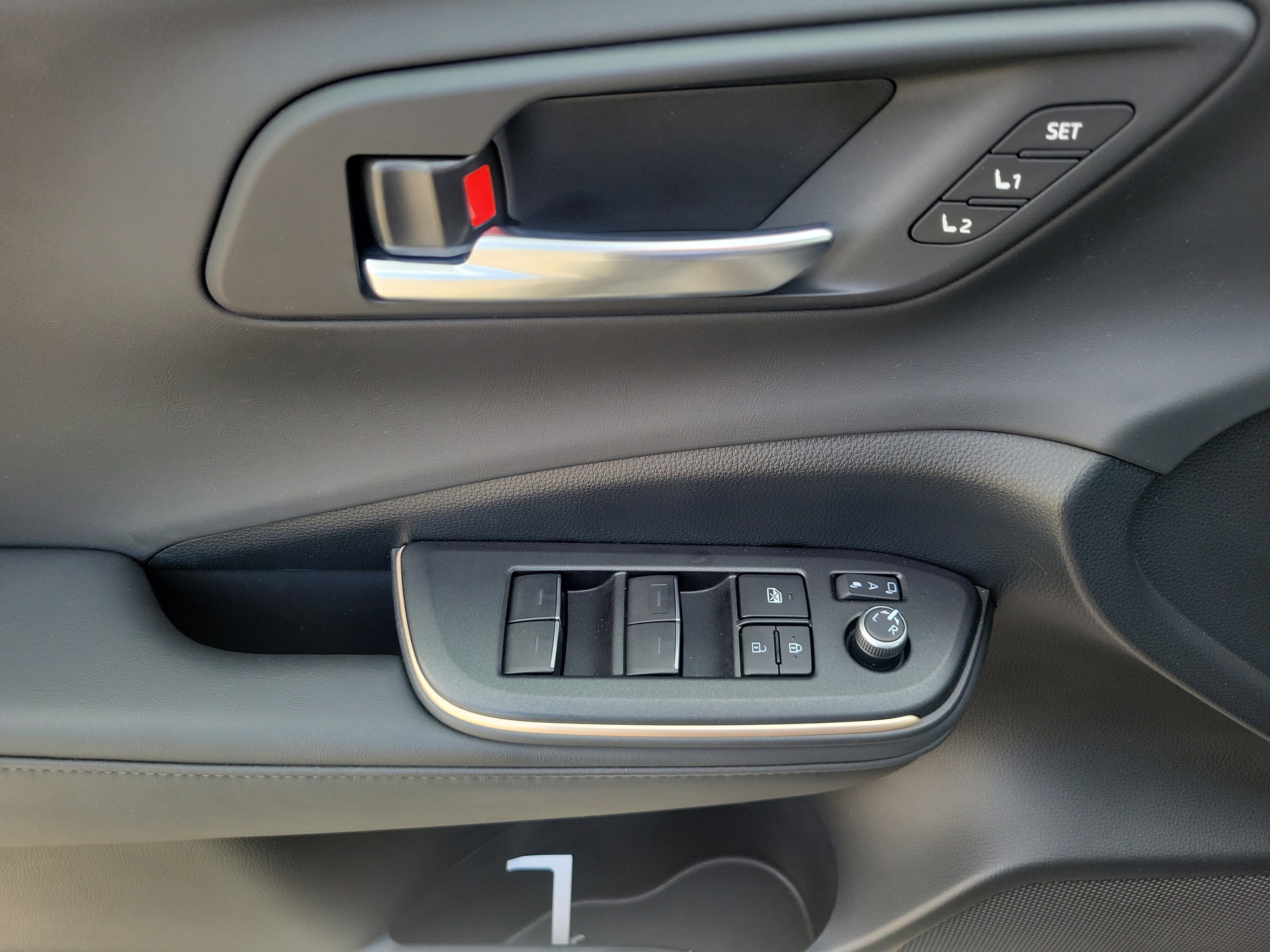 Used 2023 Toyota Crown Limited image 20