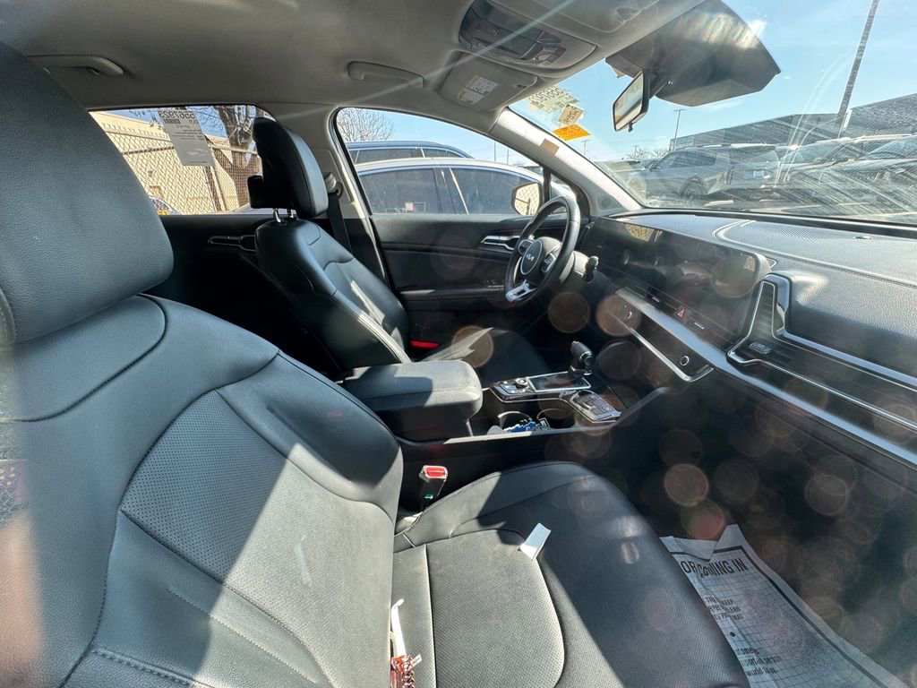 Certified 2023 Kia Sportage EX image 3
