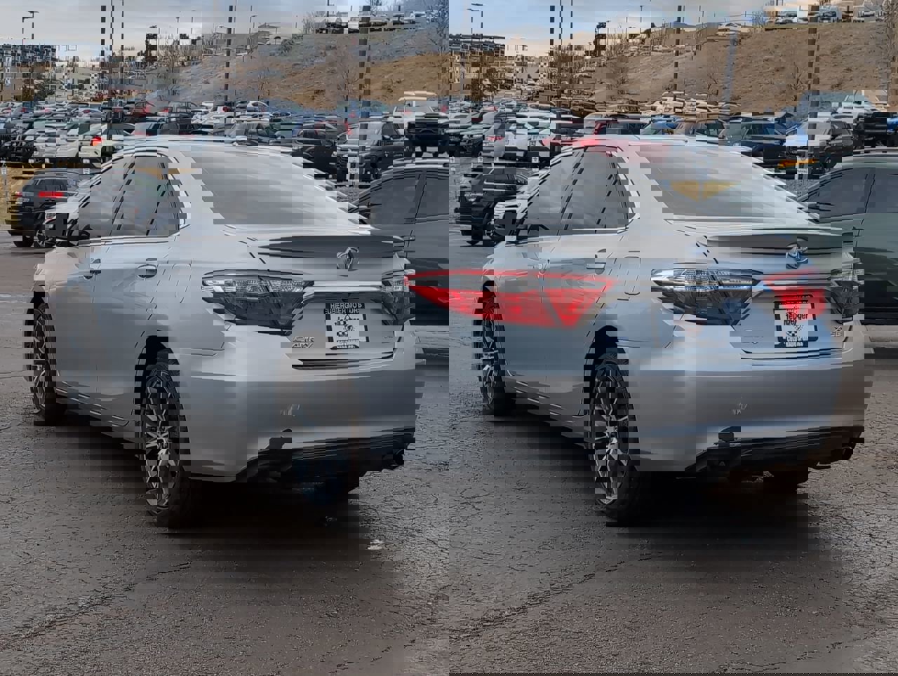 Used 2017 Toyota Camry XSE w/ Moonroof Package image 5