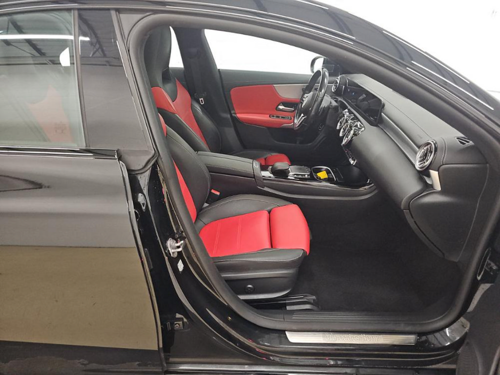 Used 2023 Mercedes-Benz CLA 250 4MATIC w/ AMG Line image 5