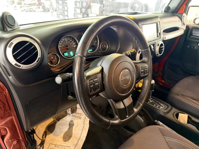 Used 2014 Jeep Wrangler Unlimited Sahara w/ Connectivity Group AWD/4WD image 8