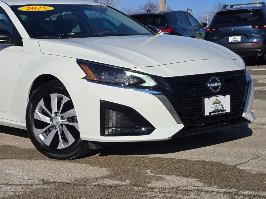 Used 2025 Nissan Altima 2.5 S image 2