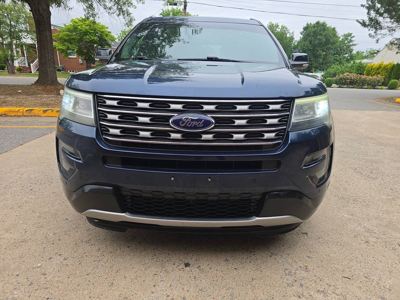 Used 2016 Ford Explorer XLT w/ Equipment Group 202A AWD/4WD image 5