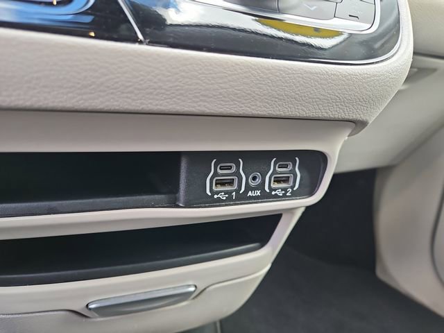 Used 2024 Chrysler Pacifica Touring-L image 26