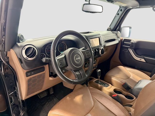 Used 2014 Jeep Wrangler Unlimited Rubicon w/ Max Tow Package AWD/4WD image 9