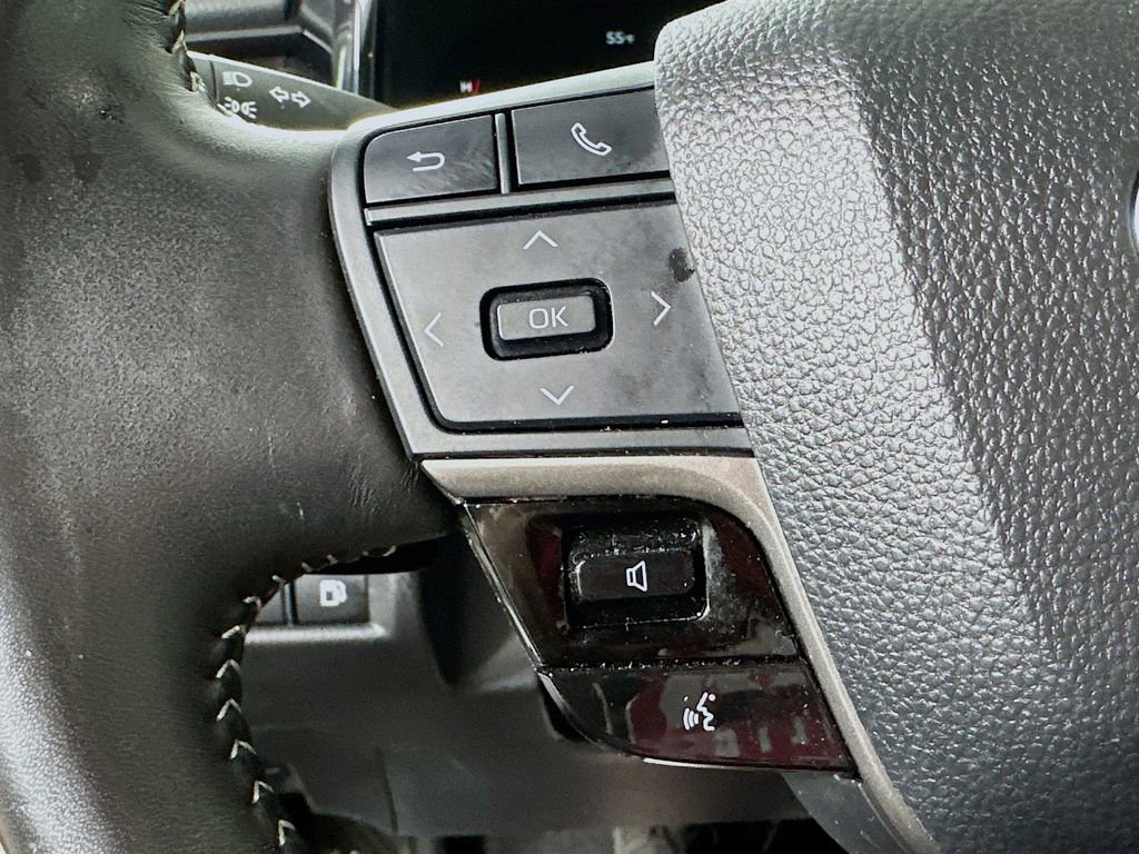 Used 2025 Toyota Camry SE FWD image 22