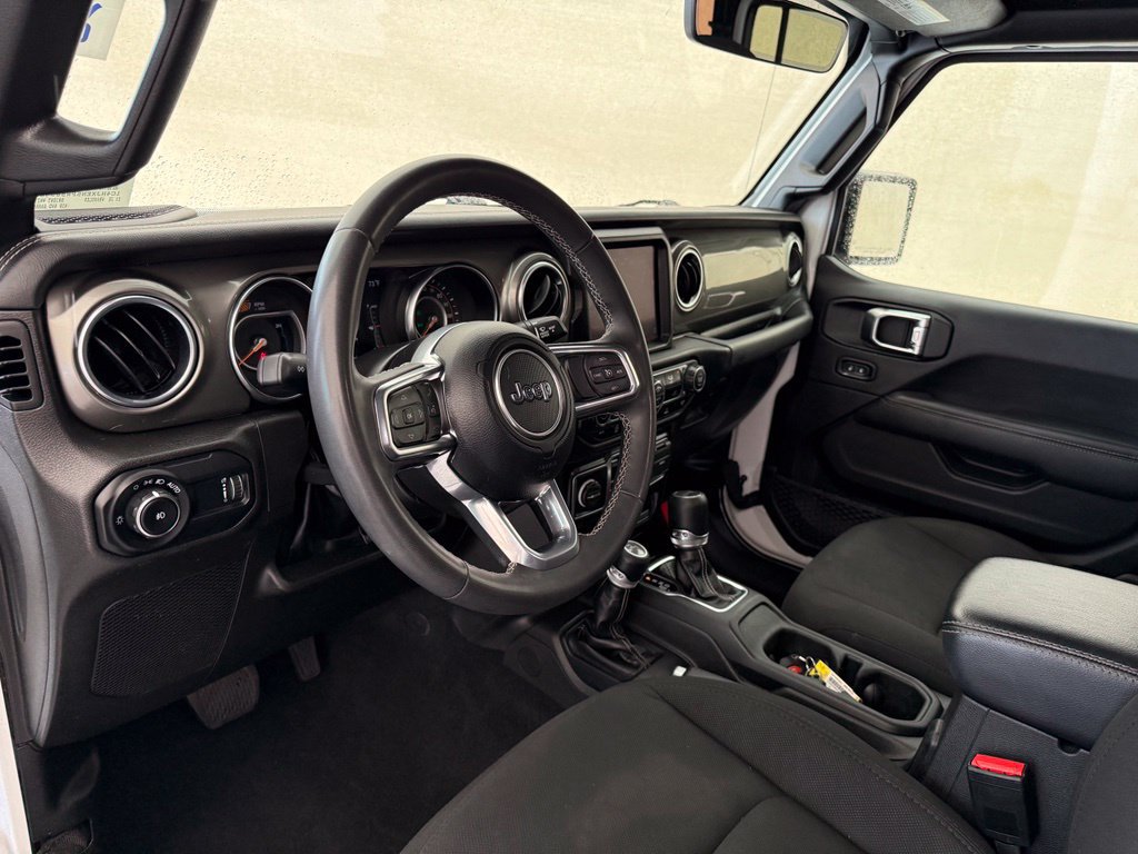 Used 2023 Jeep Wrangler Unlimited Sahara AWD/4WD image 27