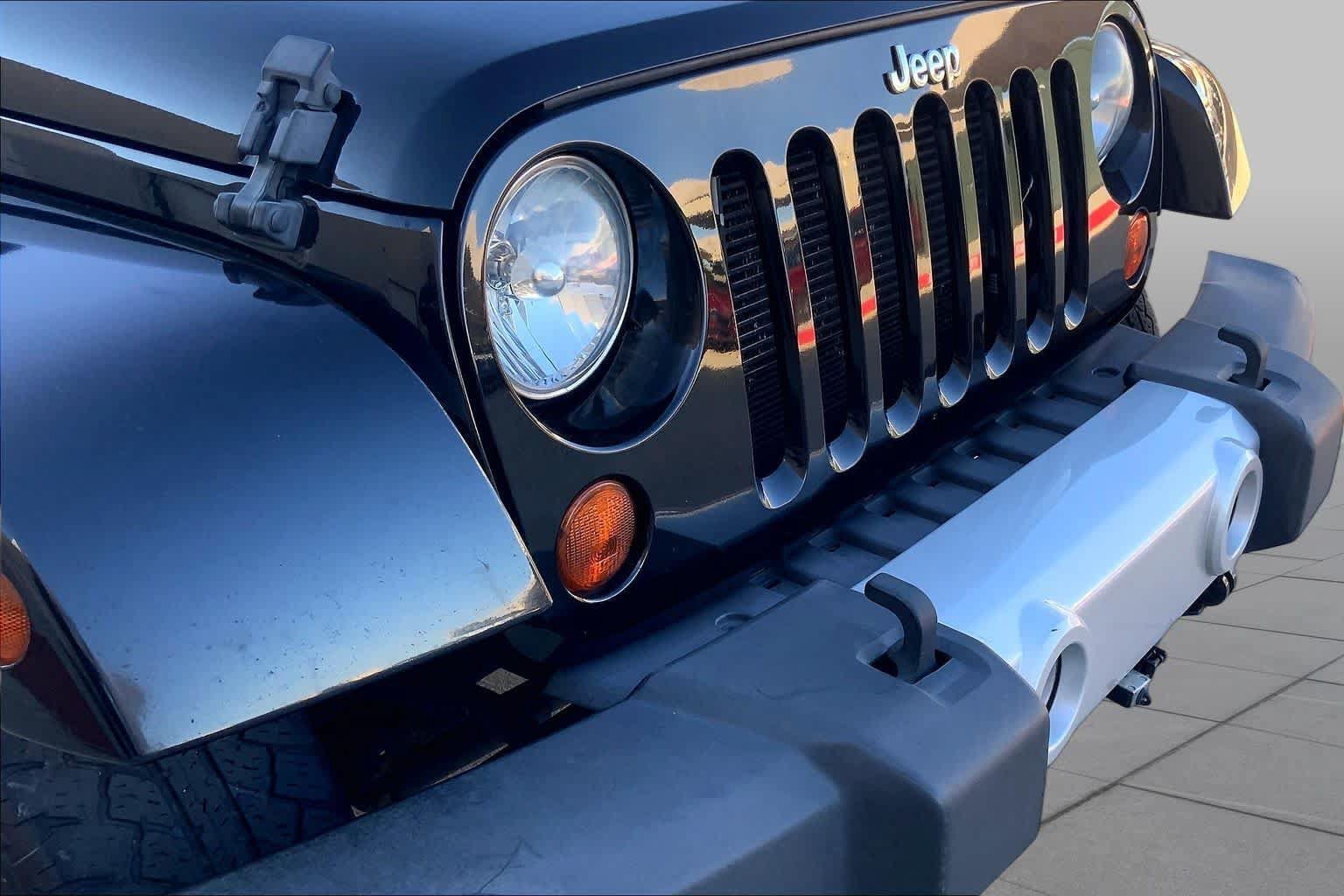 Used 2012 Jeep Wrangler Unlimited Sahara w/ Connectivity Group AWD/4WD image 30