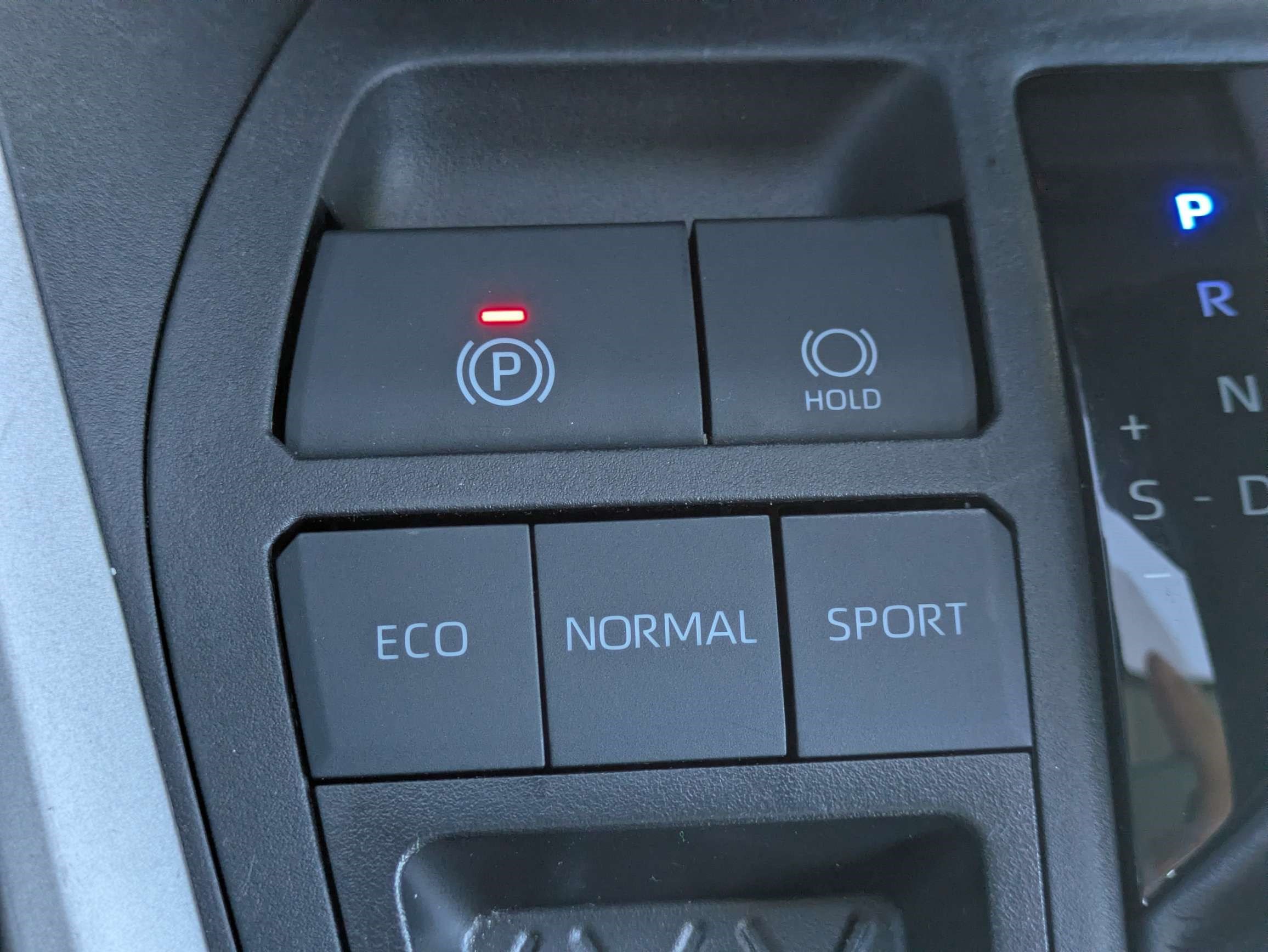 Used 2025 Toyota RAV4 XLE Premium w/ Weather Package FWD image 31
