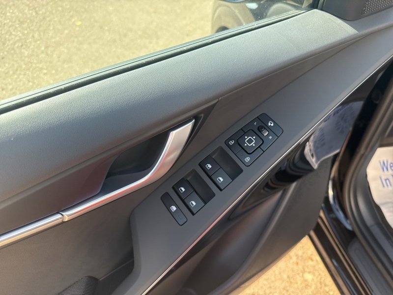 New 2025 Kia Niro EX Touring image 23