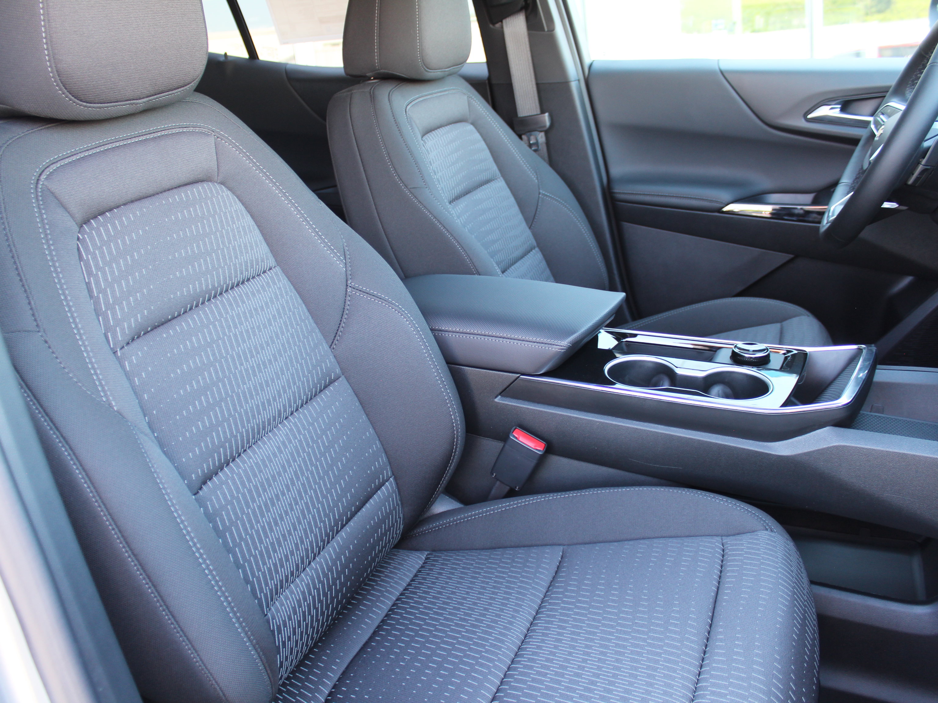 New 2026 Chevrolet Equinox LT w/ Safety and Technology Package FWD image 15