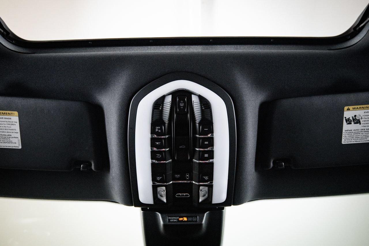 Certified 2023 Porsche Macan AWD/4WD image 20