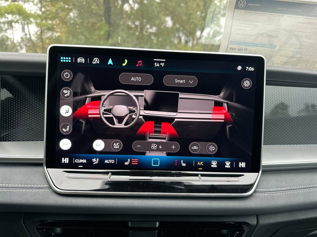 New 2025 Volkswagen Tiguan SE image 42