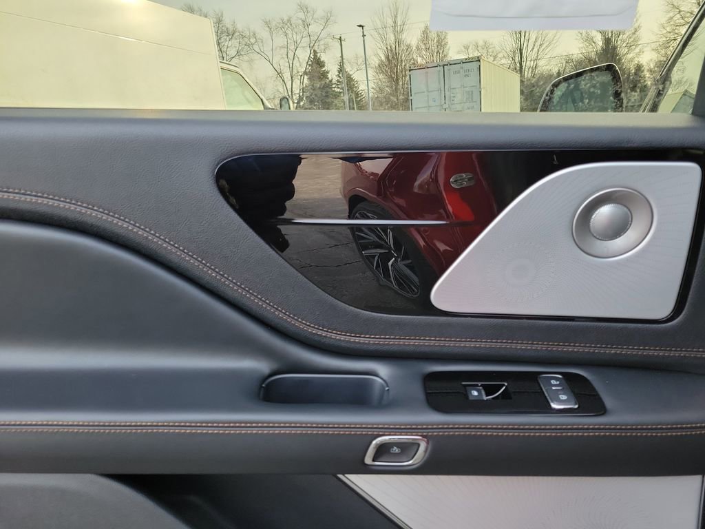 New 2026 Lincoln Aviator Black Label w/ Jet Appearance Package image 14