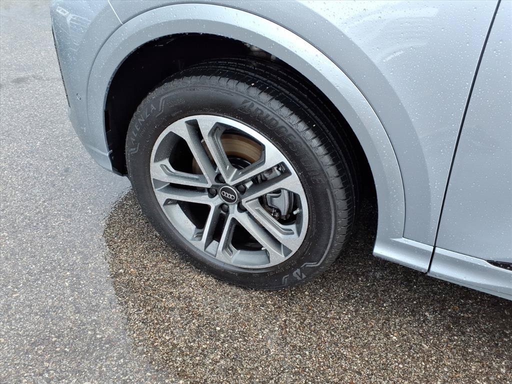 Certified 2025 Audi Q5 Premium Plus w/ Premium Plus AWD/4WD image 9