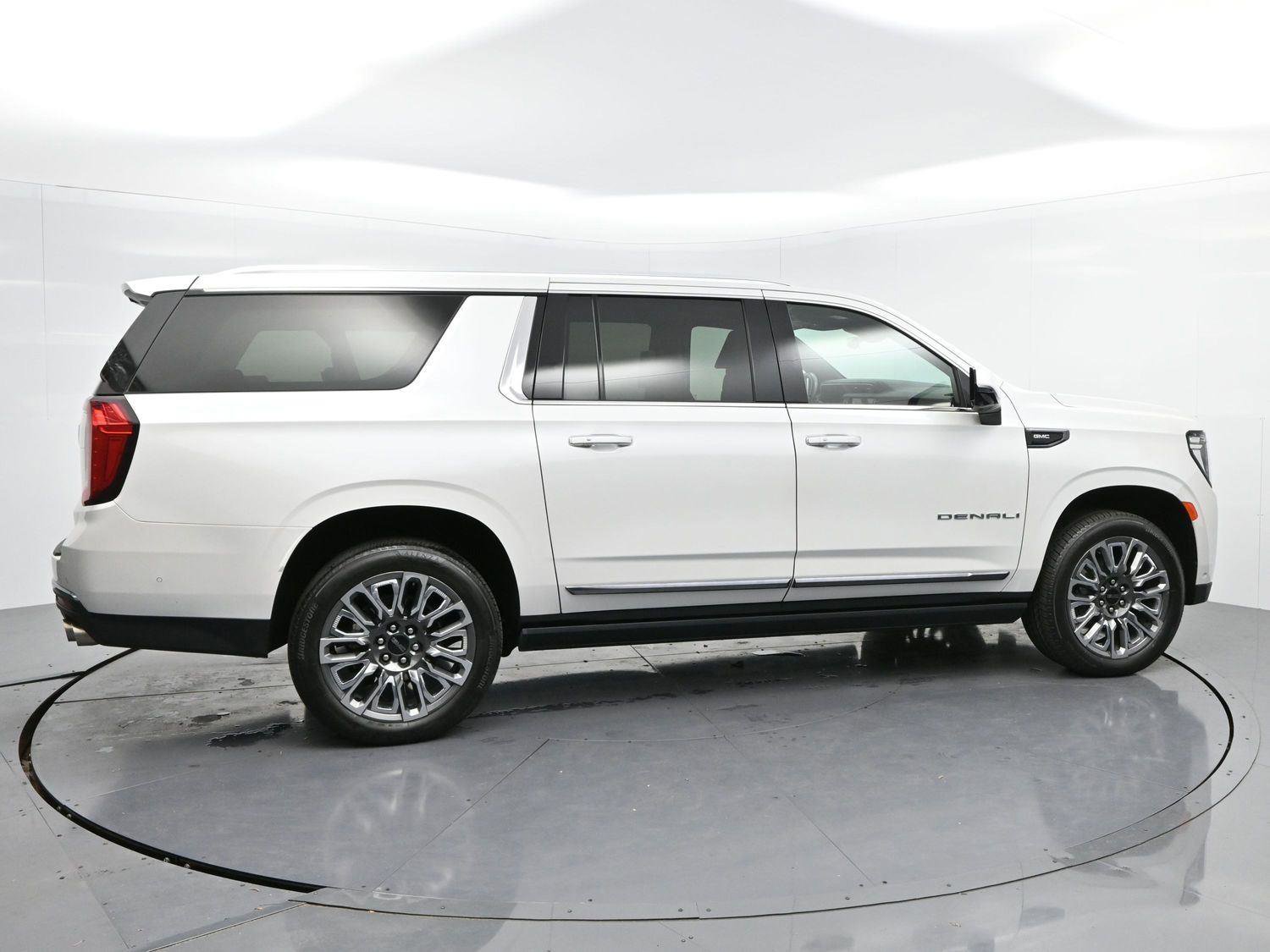 Used 2024 GMC Yukon XL Denali Ultimate image 8