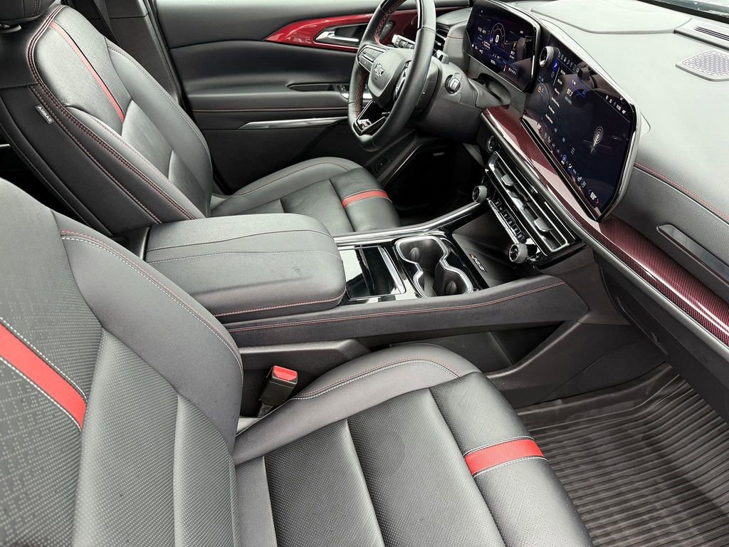 Used 2025 Chevrolet Traverse RS image 24