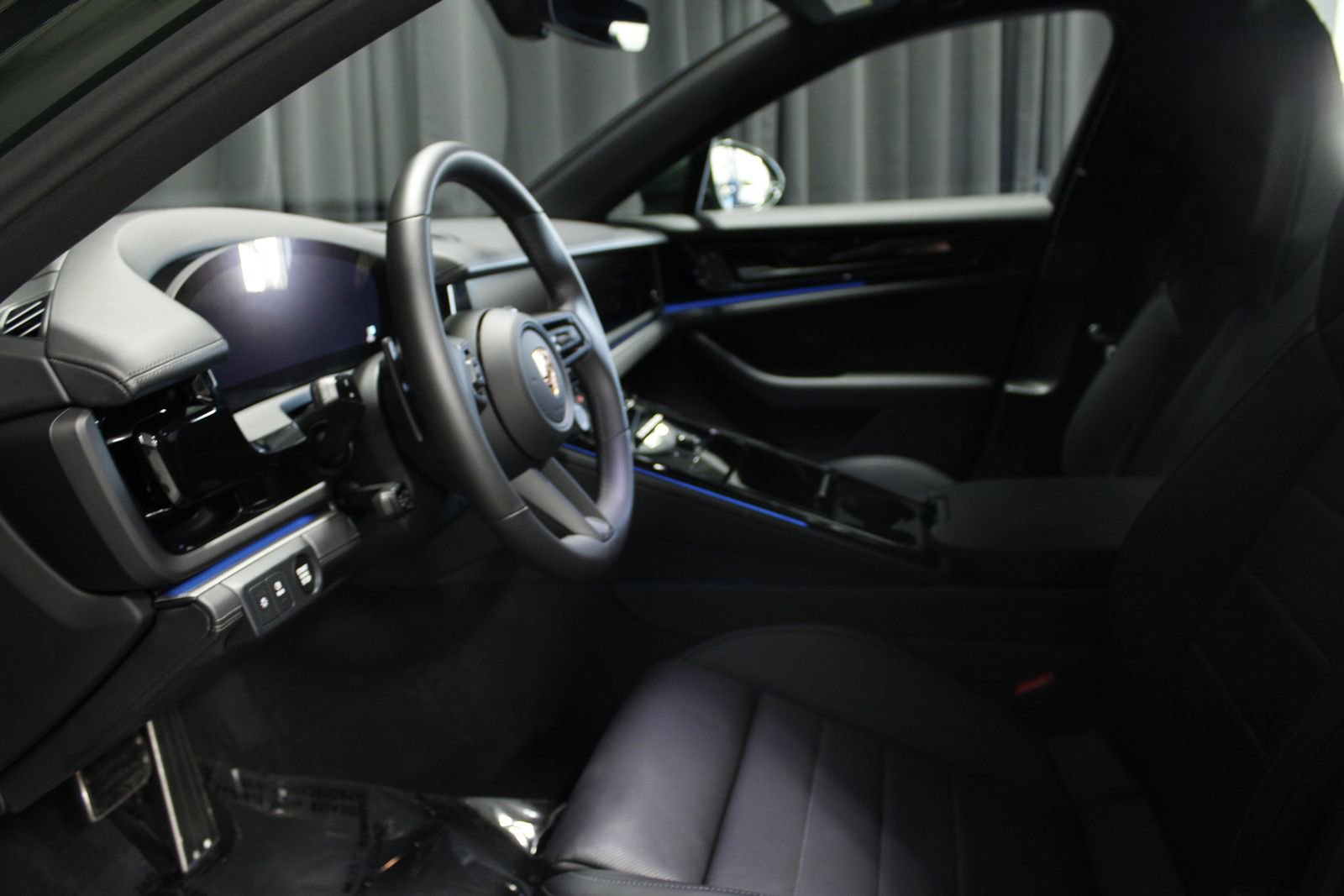 Used 2025 Porsche Panamera 4 image 29