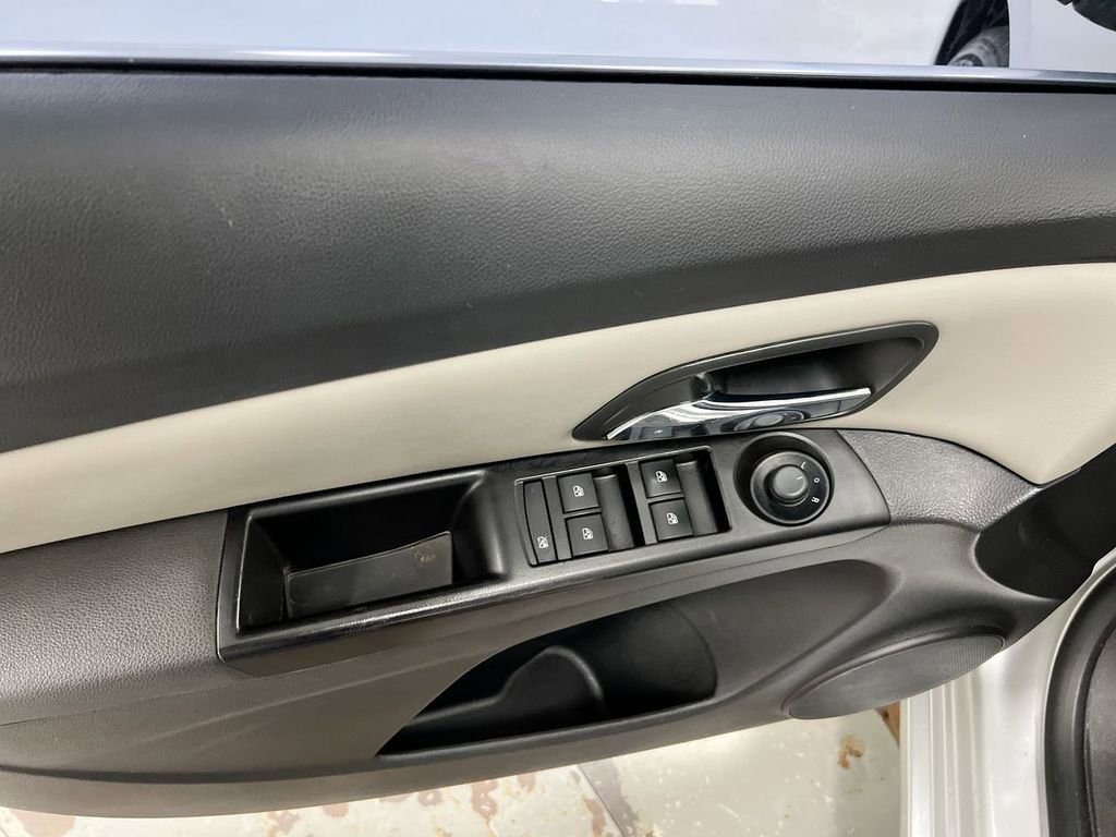Used 2014 Chevrolet Cruze LT FWD image 14