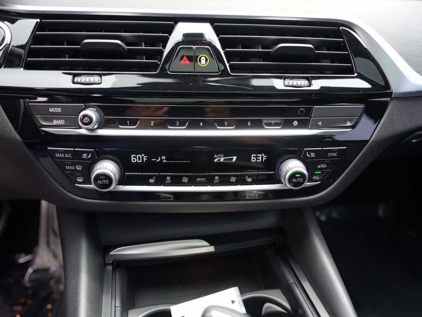 Used 2022 BMW 530i w/ Premium Package RWD image 22