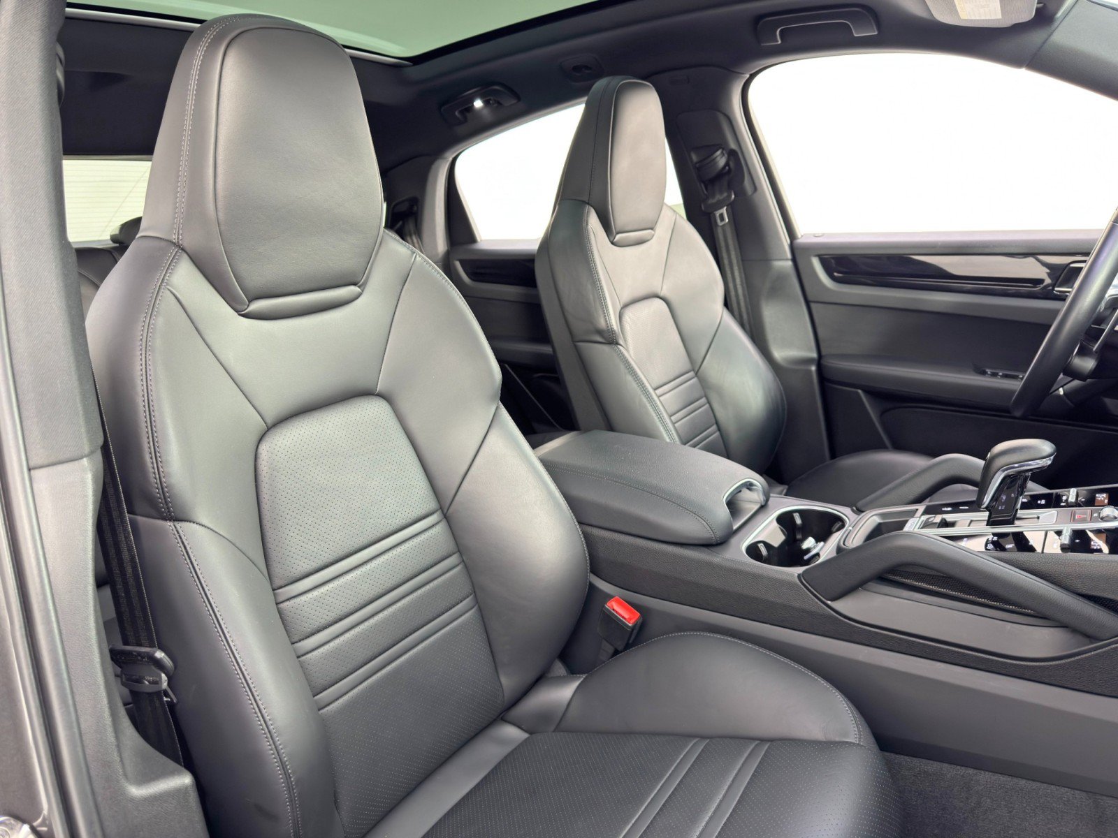 Used 2023 Porsche Cayenne Coupe AWD/4WD image 40
